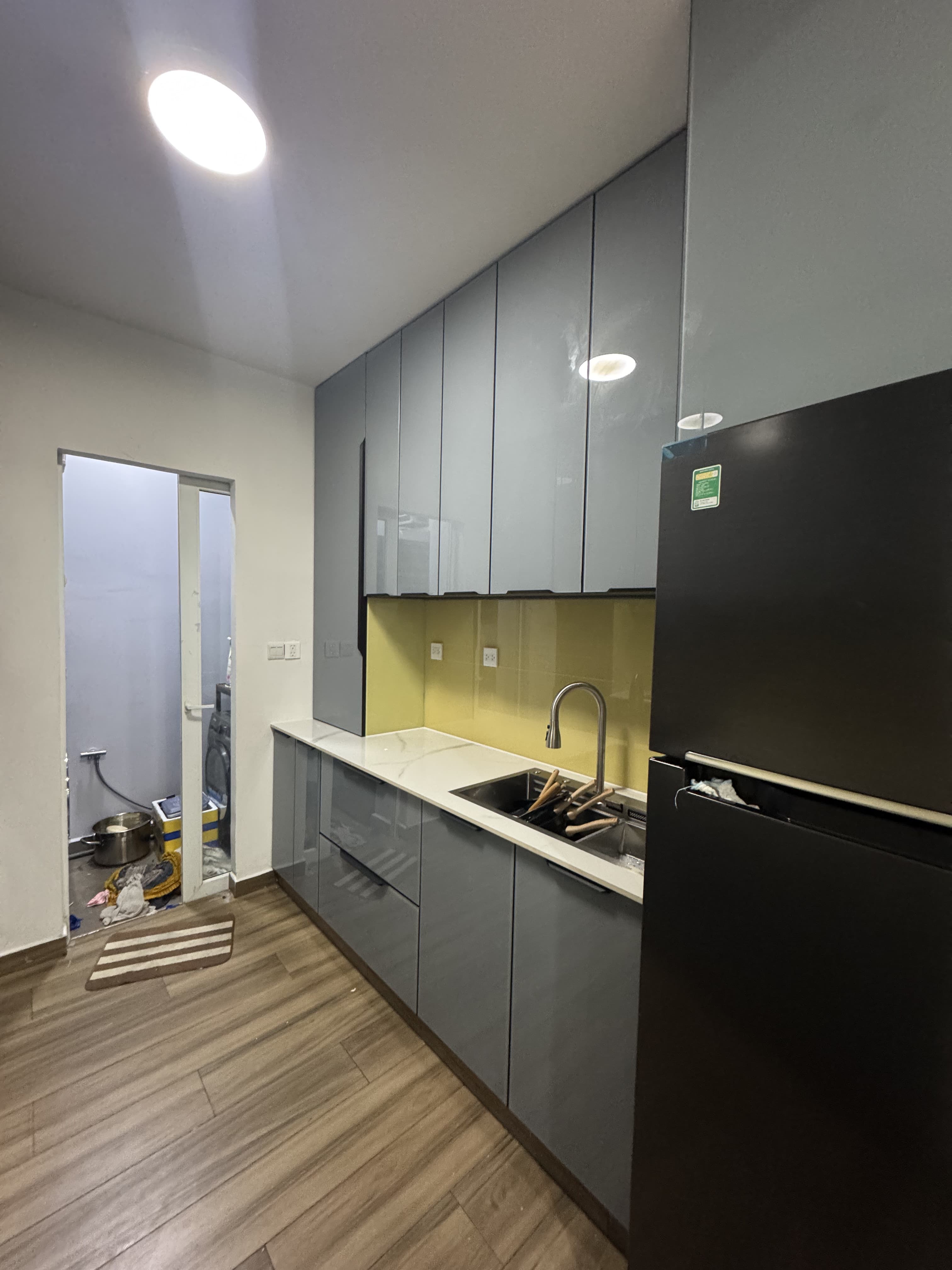 Cửa đi nhôm Xingfa mở quay ban công