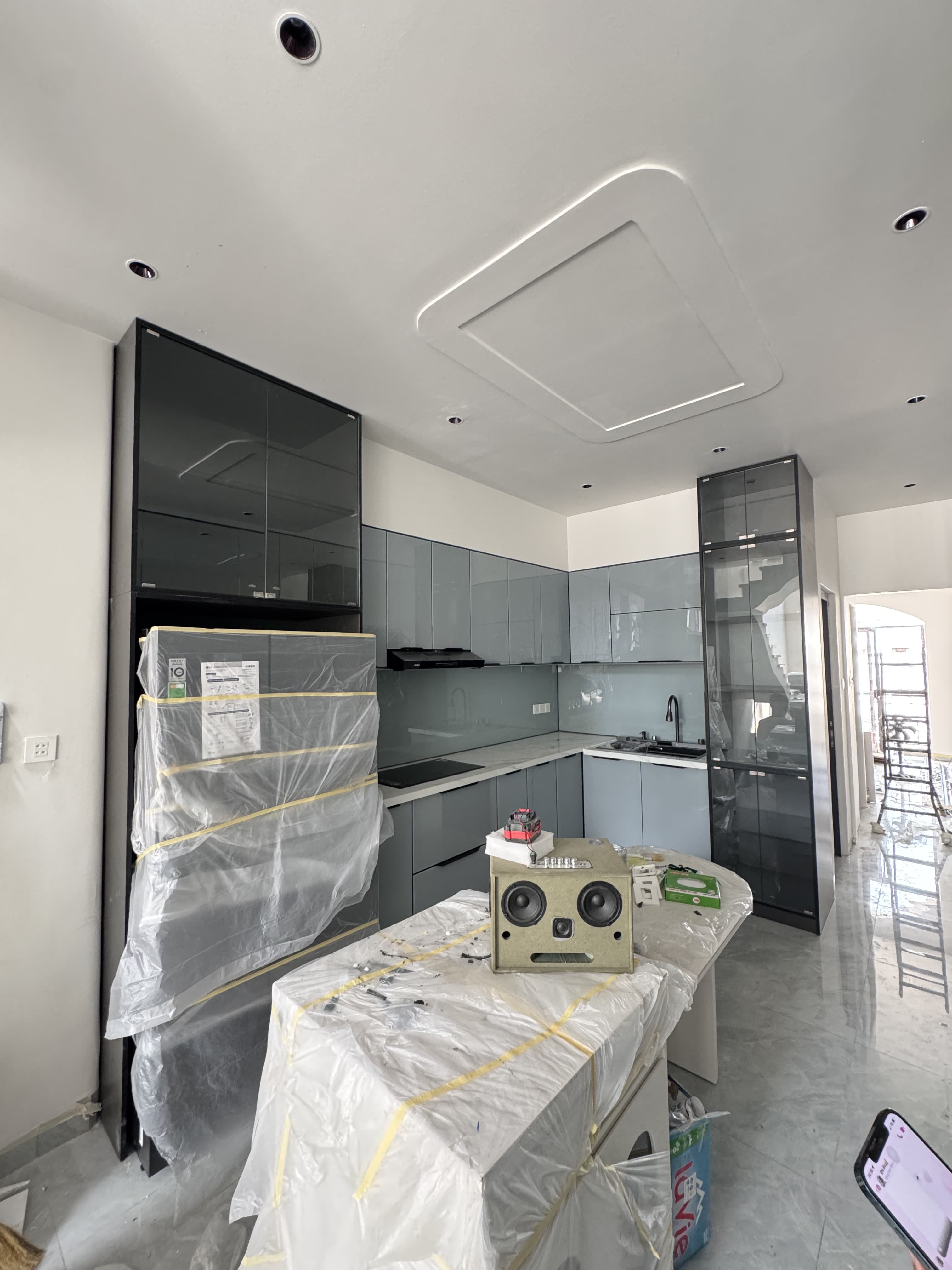 Tủ bếp hợp kim nhôm thực tế
